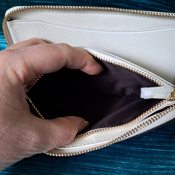 NWT Coach Gold Chalk Discontinued Leather Limited Edition Long Zip Around Wallet - Picture 10 of 13